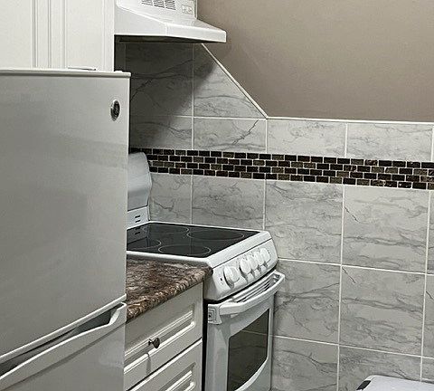 3rd image of 6215 Thornberry Cres #6215