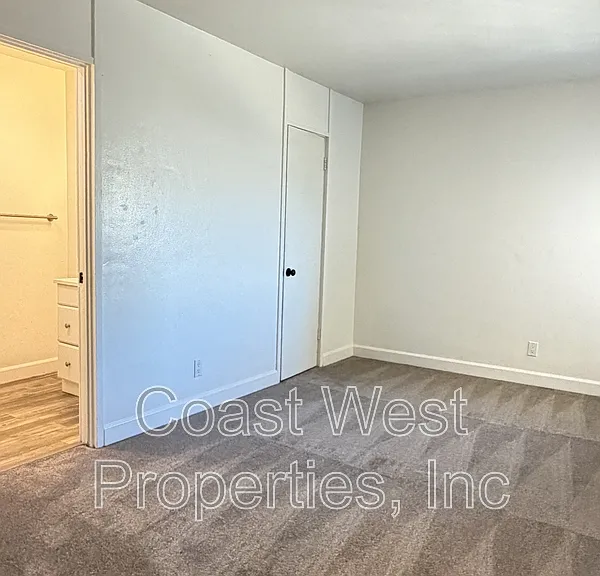 381 Oak Ave #5 — Photo 10