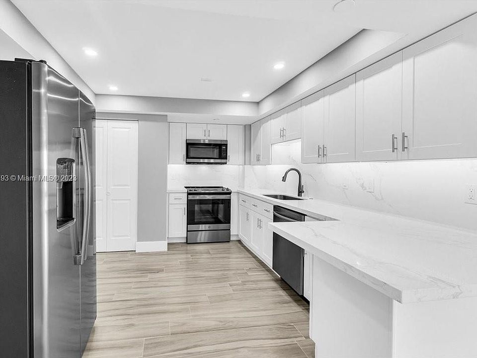 1st image of 3200 Port Royale Dr N APT 409