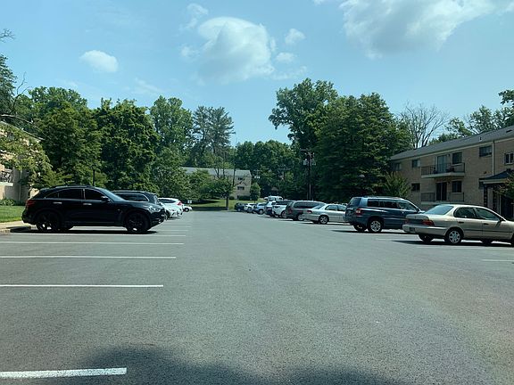 5th image of 10613 Montrose Ave APT 101