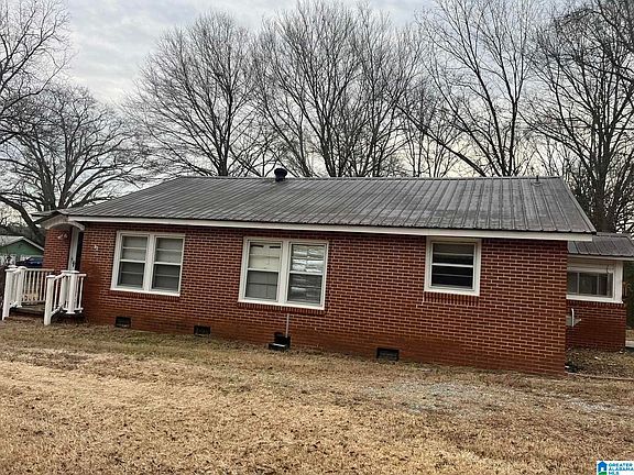 5th image of 190 Logan St