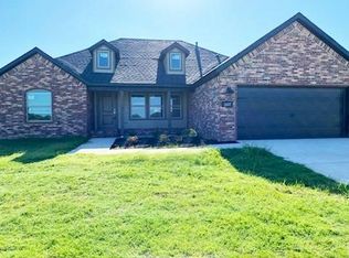 911 W Carley Dr, Siloam Springs, AR 72761