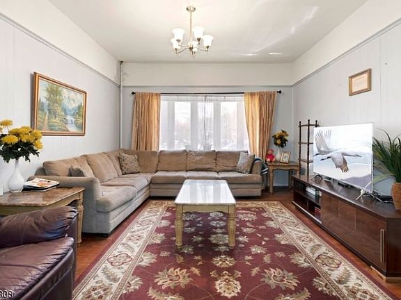 4th image of 312 Fairmount Ave