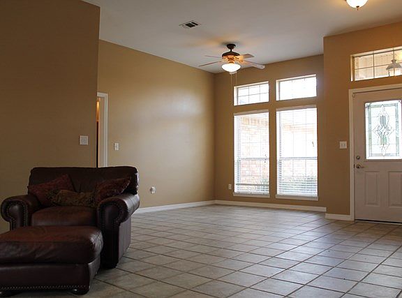 3rd image of 201 Sandalwood St