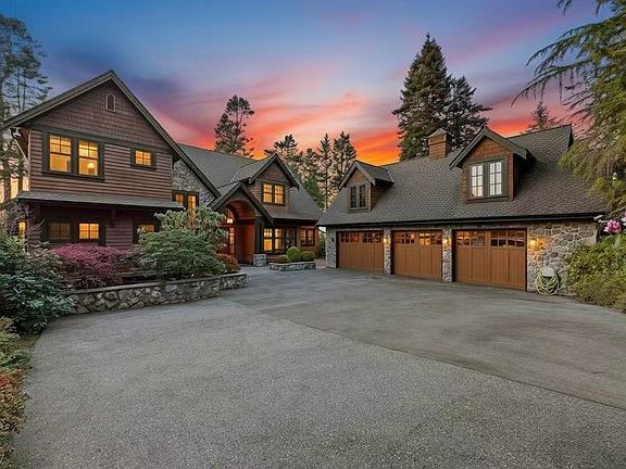 3rd image of 2737 Crescent Dr