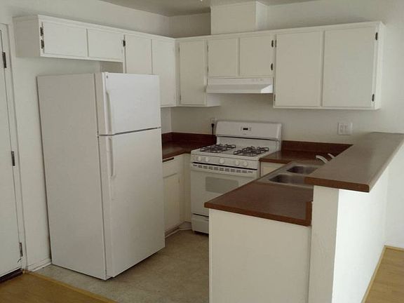 5th image of 950 Edgecliffe Dr APT 2