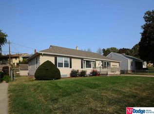 6614 Sunshine Dr, Omaha, NE 68107