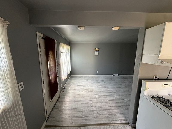 3rd image of 63 W 141st St