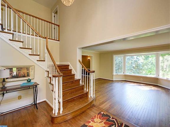 4th image of 5 Oak Glen Dr