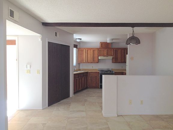 Kitchen & Dining