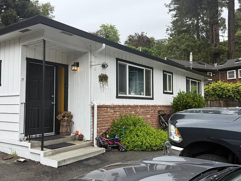 221 Sand St — Photo 1