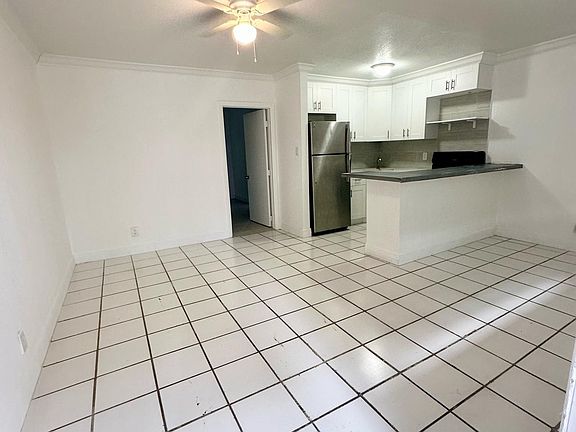 4th image of 913 NE 18th Ave APT 116