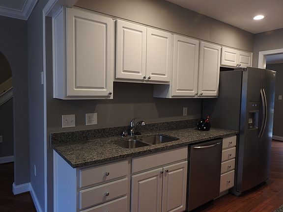 Kitchen-brand new appliances