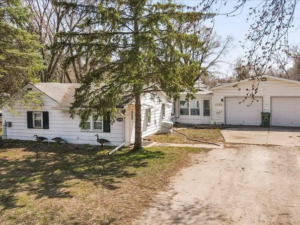 1220 Shultz St, Waterloo, IA 50707