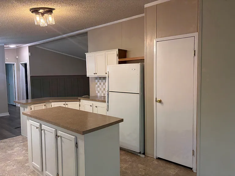 212 Mills Dr — Photo 8
