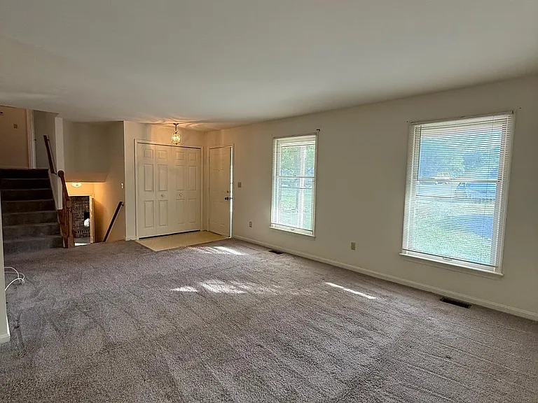 900 Dewberry Dr — Photo 4