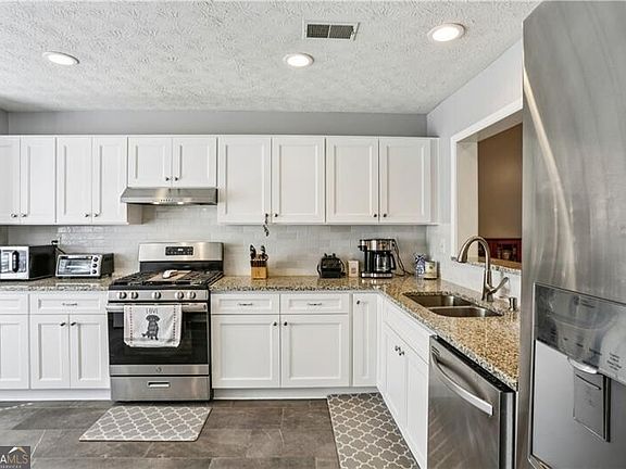 3rd image of 2901 Lenox Rd NE #502