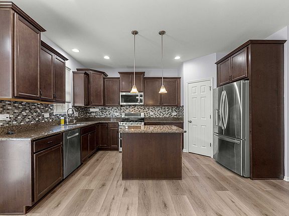 5th image of 26105 W Ravine Woods Dr