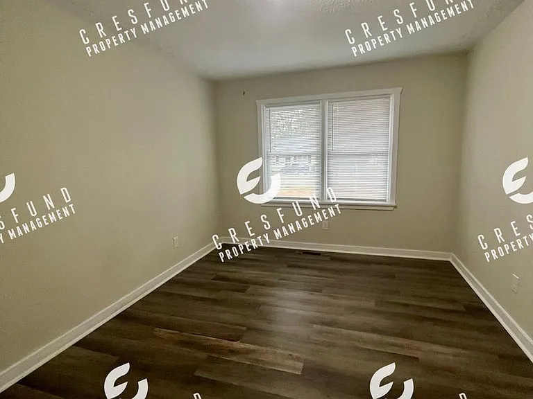 Spacious 1 BR 1 Bath Bottom Unit - Ready for Move In Today! — Photo 10