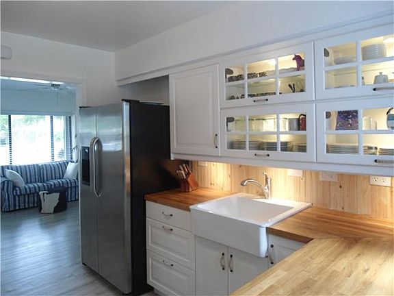 5th image of 4851 NE 6th Ave