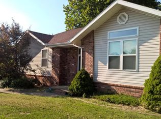 625 S Park Hill St, Aurora, MO 65605