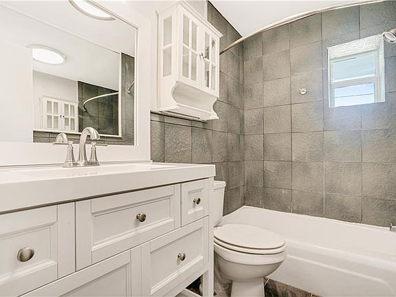 3rd image of 2649 Lake Dr APT 1