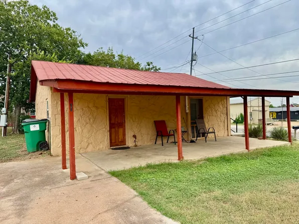 103 W Hamilton, Llano, TX 78643