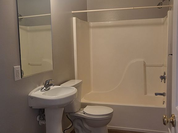 4th image of 2610 Oshaughnessy St
