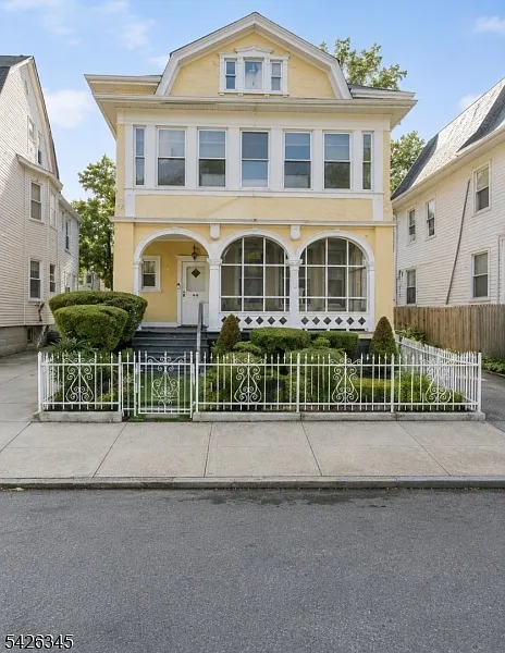 44 Treacy Ave #3