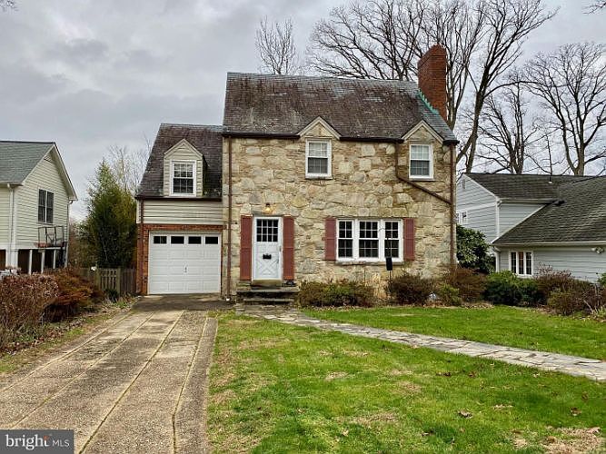 1st image of 502 Woodland Trl