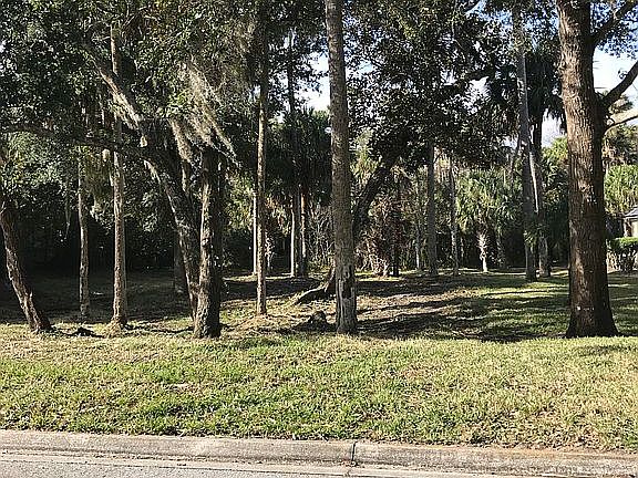 4th image of 221 Isle Way Ln