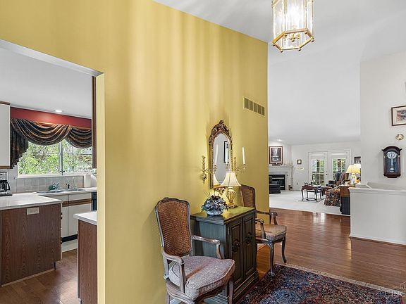 4th image of 9254 Stratford Ct
