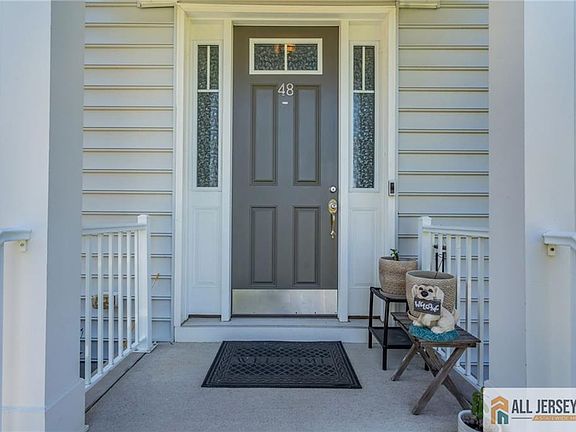 5th image of 48 Begonia Ln