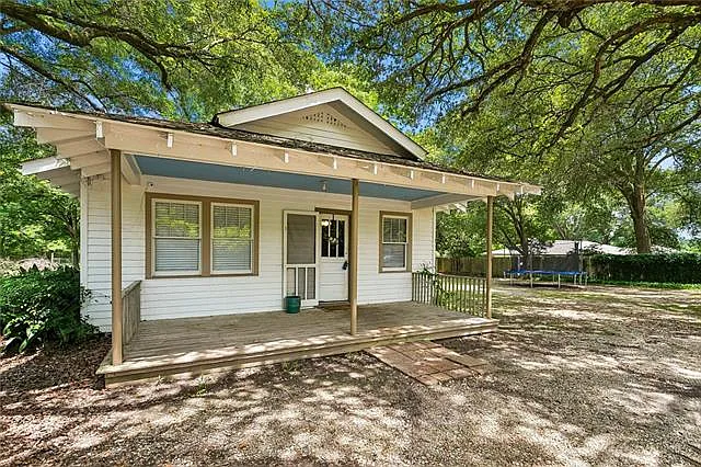 3 bed, 2.0 bath, 1362 sqft, $1,750 — Photo 2
