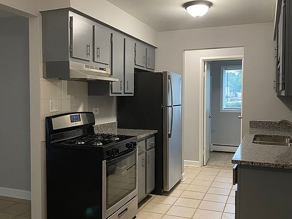 3rd image of 10430 Mayfield Ave #1A