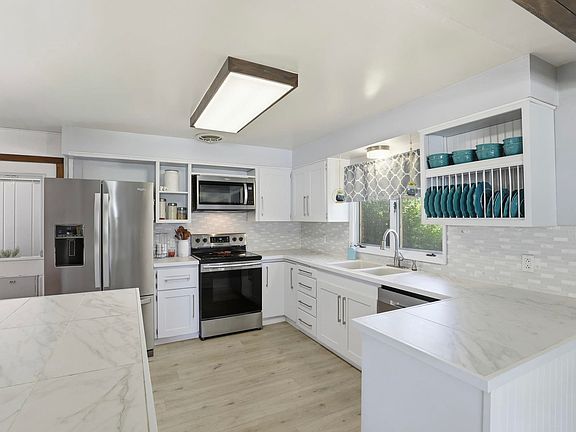 5th image of 704 E Crawford Ave