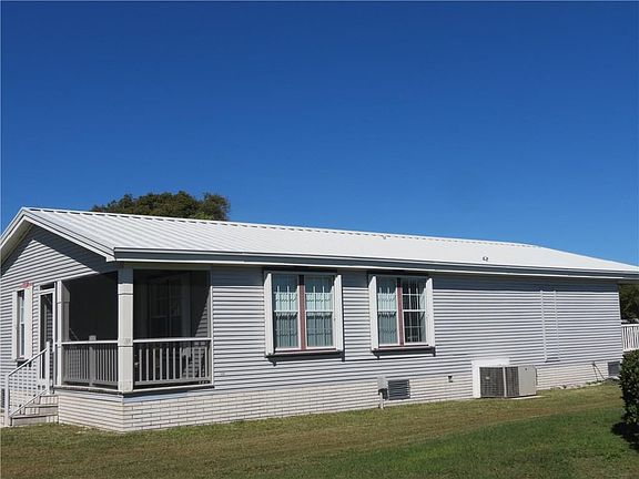 4th image of 933 Laurel Cir