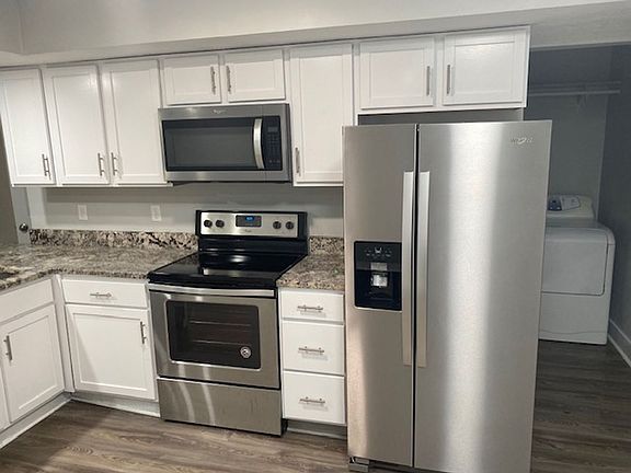 3rd image of 3241 Summerhill Ln