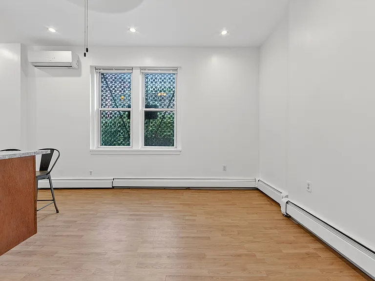 40 Maple St #4 — Photo 6