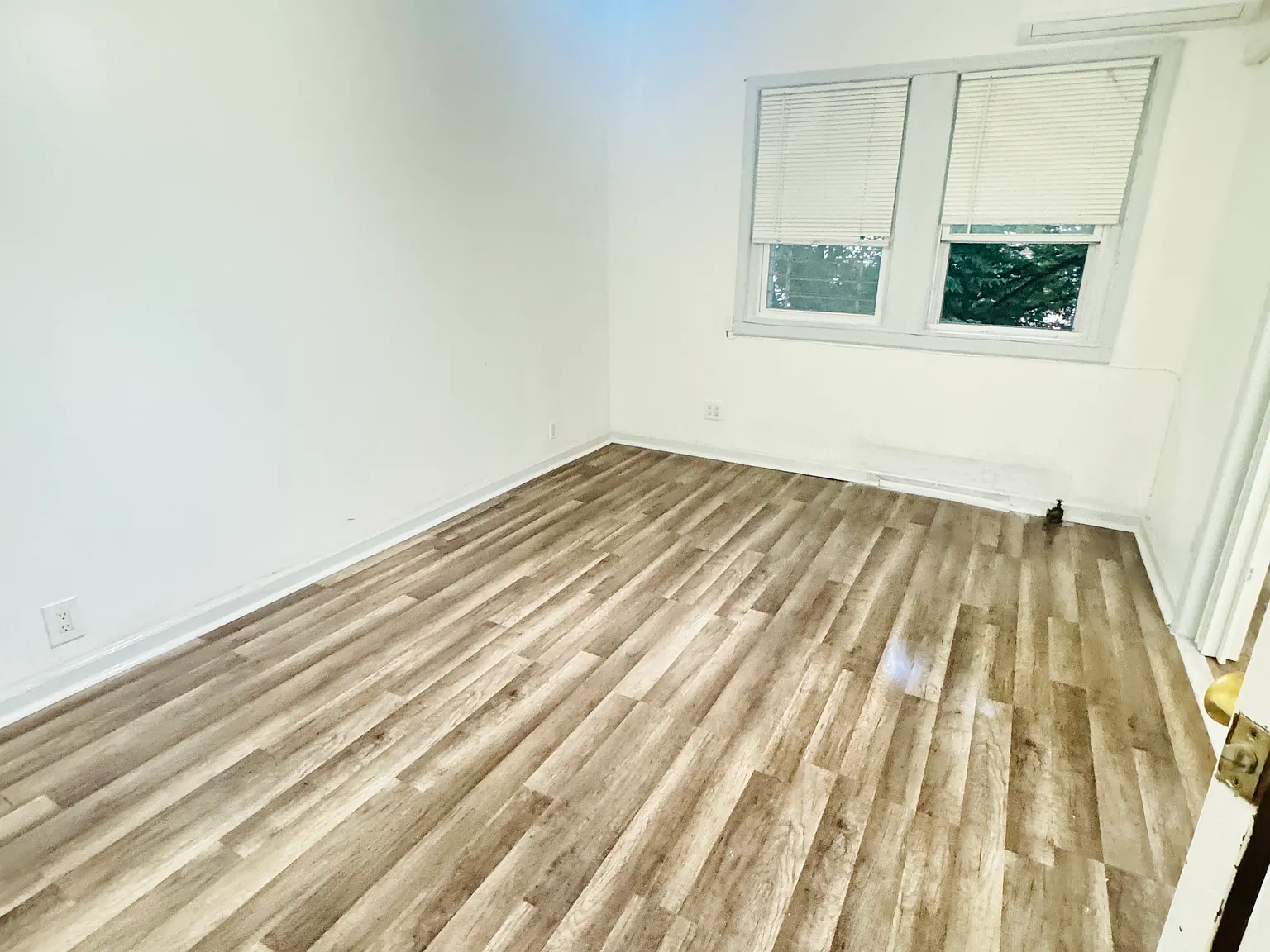 3 bed, 750 sqft, $2,400 — Photo 4