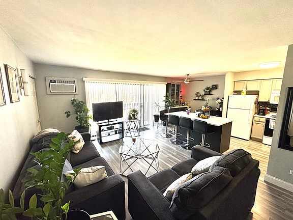 4th image of 259 W Court Of Shorewood APT 2A