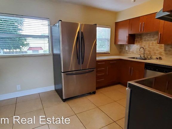 4th image of 8719 Beverly Dr