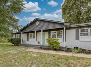 825 Fresno Dr, Fayetteville, NC 28303