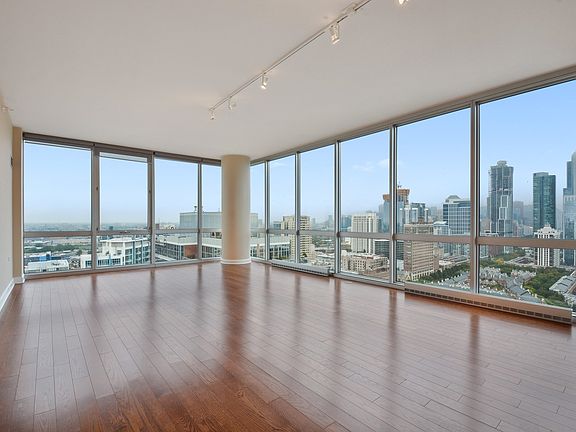 2nd image of 1629 S Prairie Ave Unit 2711