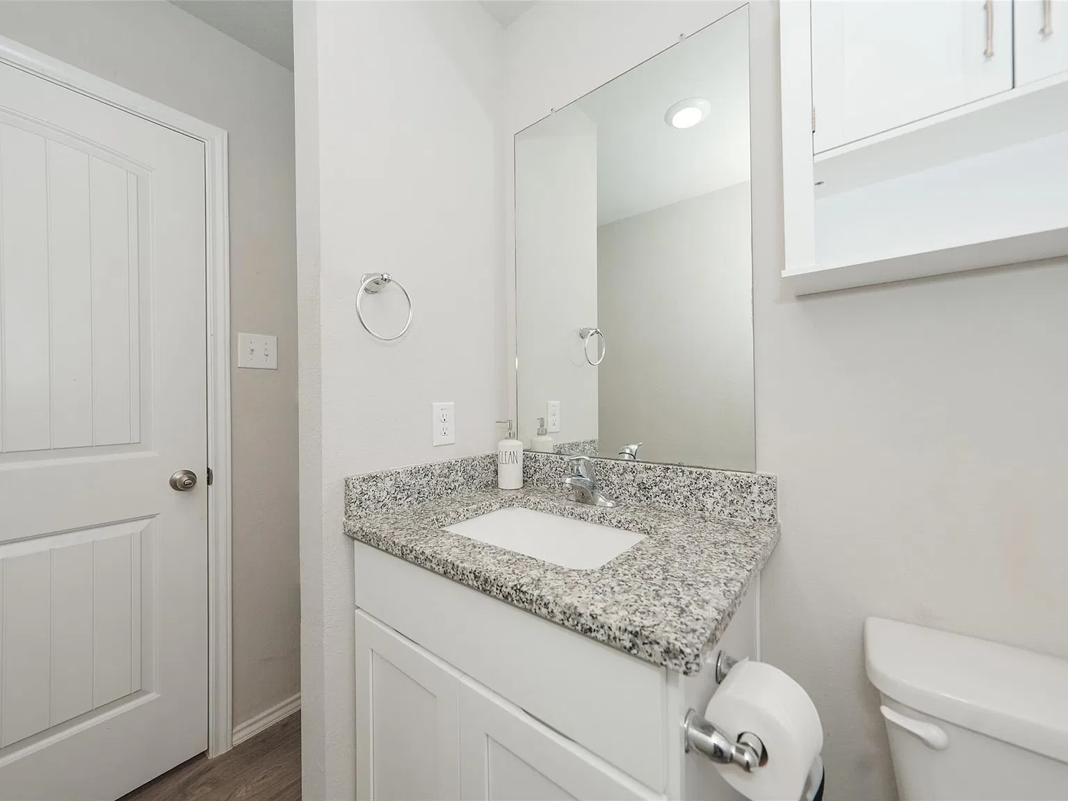 4 bed, 2.0 bath, 1847 sqft, $2,300 — Photo 4