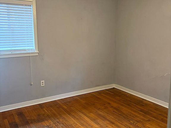 5th image of 1904 Edwin Ave