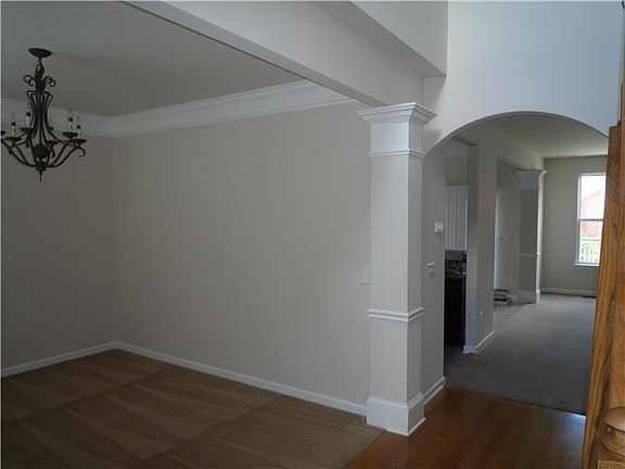 5th image of 716 Arbor Springs Dr