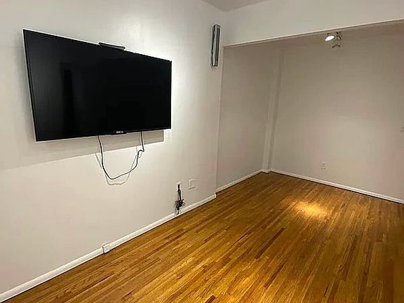 4th image of 415 W 52nd St APT 5B