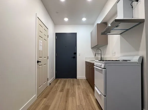 Sharaba 28, 1039 E 28th St #202, Los Angeles, CA 90011