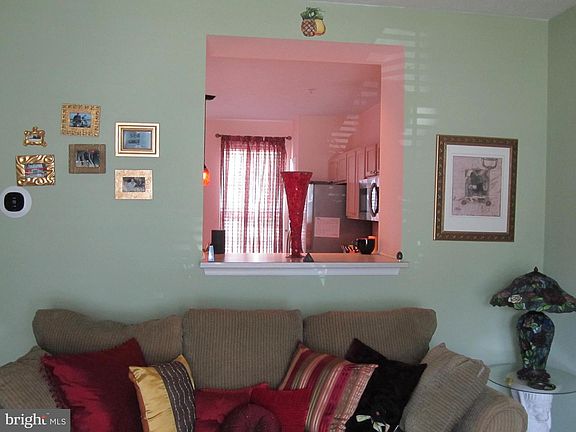 4th image of 105 Spencer Cir